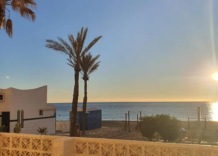 Апартаменти 61-beach Front With Stunning Views In