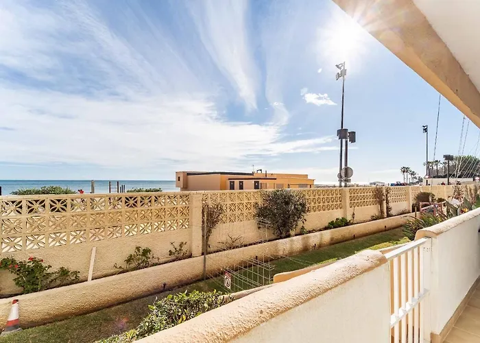 Апартаменти 61-beach Front With Stunning Views In Фуенхірола