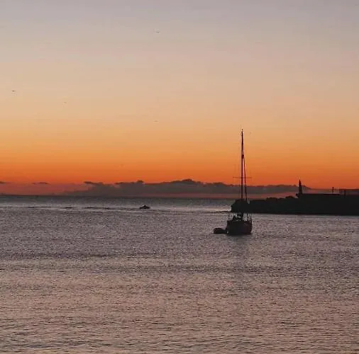 61-beach Front With Stunning Views In Апартаменти