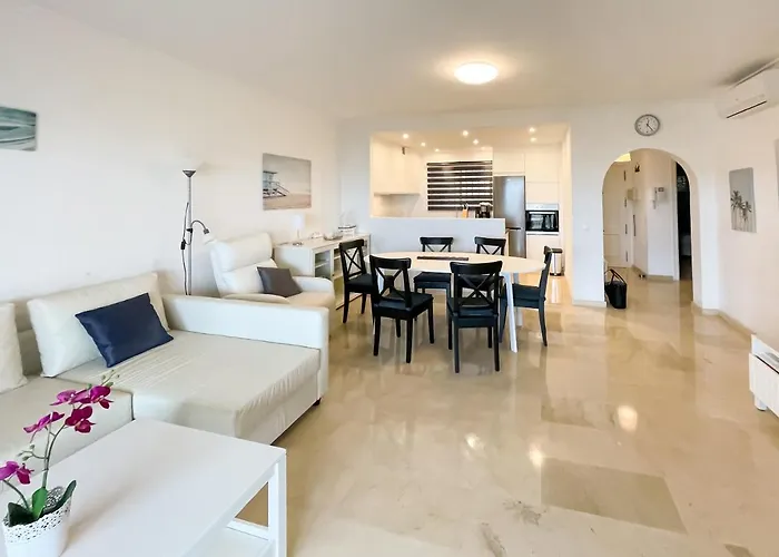 Апартаменти 61-beach Front With Stunning Views In