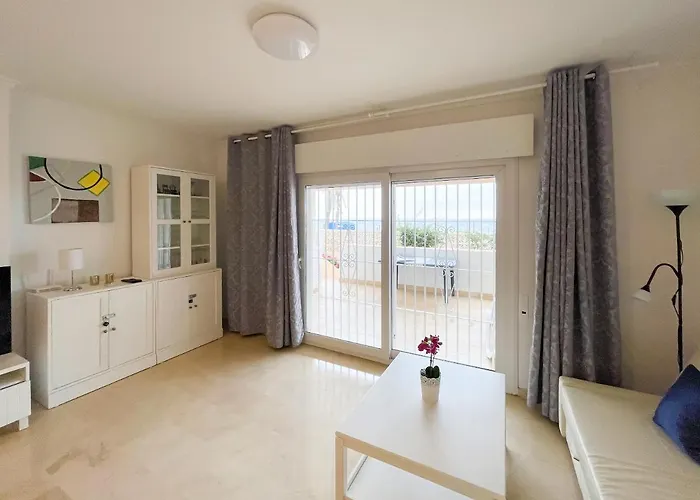 61-beach Front With Stunning Views In Апартаменти