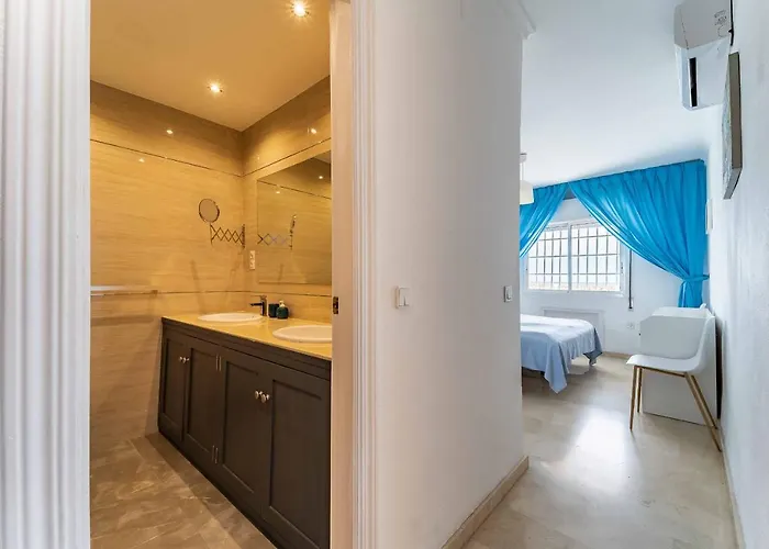 61-beach Front With Stunning Views In דירה